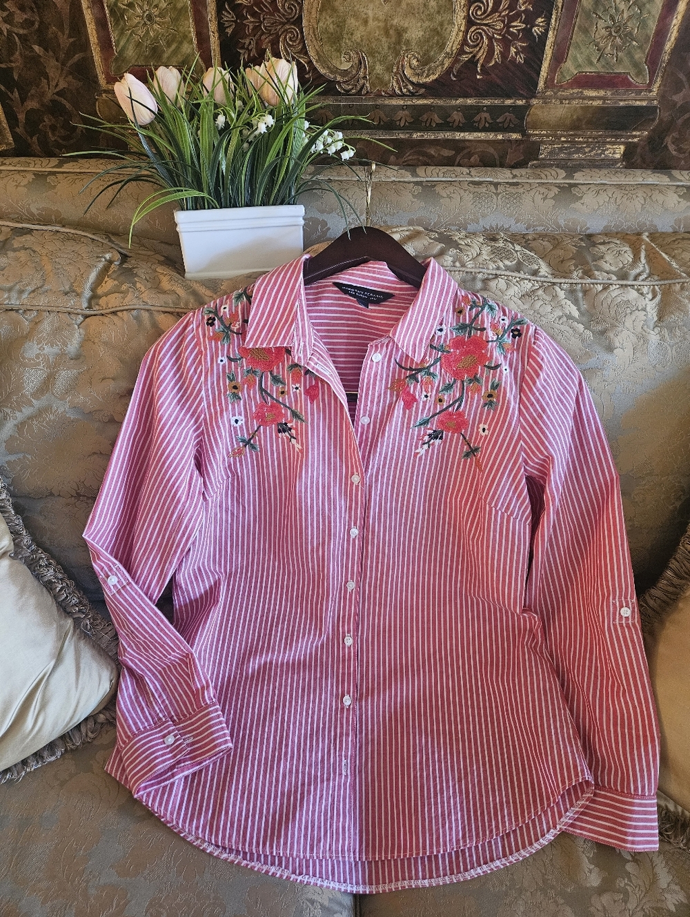 NWOT Dorothy Perkins Red and White Striped Button-Up Shirt